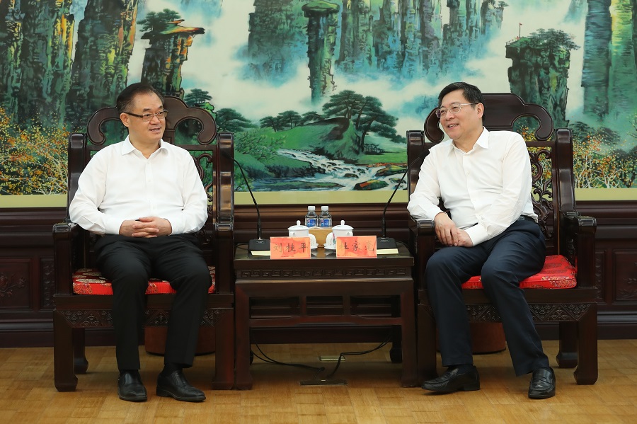 许达哲分别与中国建设银行行长刘桂平座谈